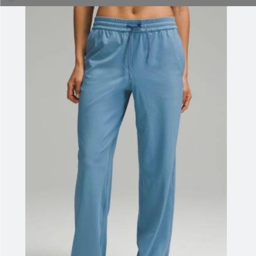 NWT Lululemon Mid-Rise Straight Leg Pant